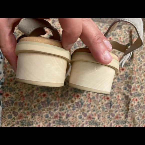 Dr. Scholl’s sandals. - Picture 3 of 7